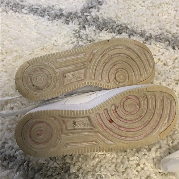 ~WHITE NIKE TENNIS SHOES~ - Picture 5 of 5